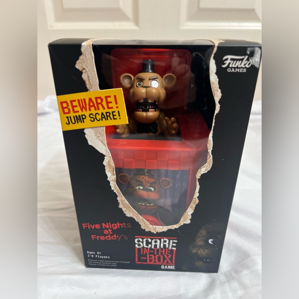 Funko Five Nights at Freddy's Jump Scare Game - Brown and Red